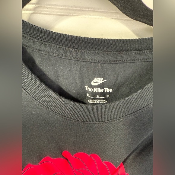 Women’s Nike graphic black and pink tshirt. “The Nike Tee” size Medium - Picture 4 of 5